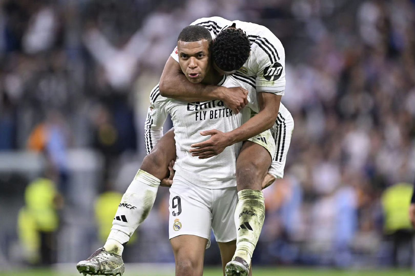 皇家马德里训练开放日；冲刺阶段绝杀压哨引欢呼；国王杯在即；球队文化再被提及的简单介绍