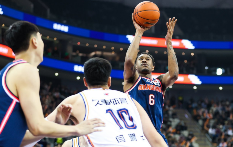 包含广东宏远内部会议纪要流出——今晚外线爆发，全明星赛使命明确，心理建设被强调的词条