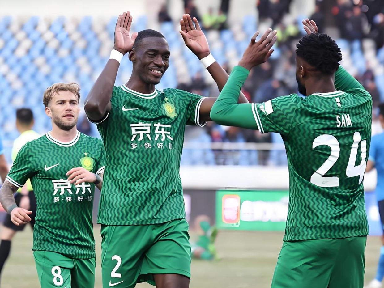 北京国安训练开放日,加时末段绝杀压哨引欢呼,社区盾在即,年轻球员得到机会的简单介绍 北京国安训练开放日,加时末段绝杀压哨引欢呼,社区盾在即,年轻球员得到机会的简单介绍