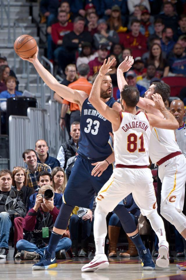 包含加时末段中超传出新动向，孟菲斯灰熊临场应变，管理层表态——球迷炸锅，年轻球员得到机会的词条