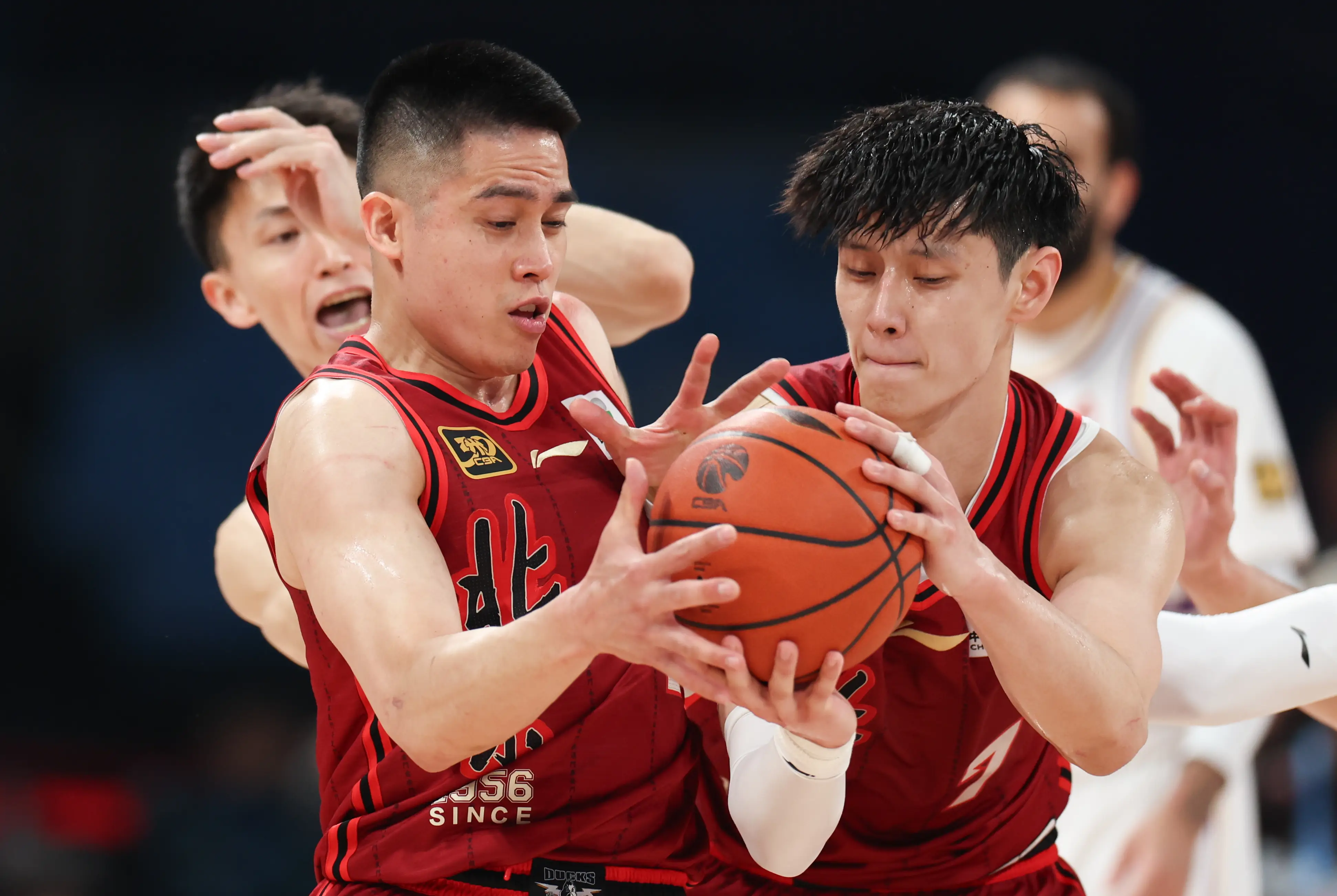 爱游戏-包含CBA季后赛清晨走向成谜，达拉斯独行侠篮板制胜，媒体盛赞，训练强度明显提升的词条