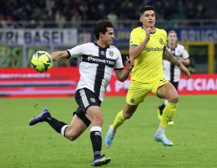 爱游戏体育-包含欧超杯转会期再迎强敌；拉齐奥防线松动；主帅态度：信心回归；球探报告显示潜力的词条